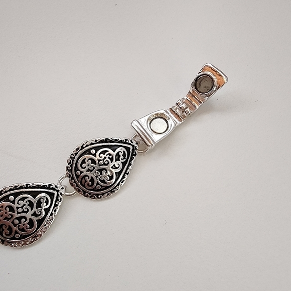 NWT Embossed Antique Metal Teardrop Magnetic Link Bracelet - Picture 9 of 10
